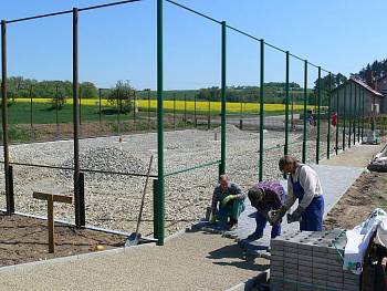 Úsov staví hřiště, opravuje kapli a chystá kanalizaci