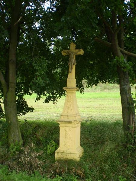 kříž v Pavlově poblíž hřbitova