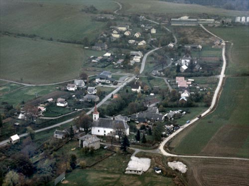 Maletín - jaro - pohled od jihozápadu