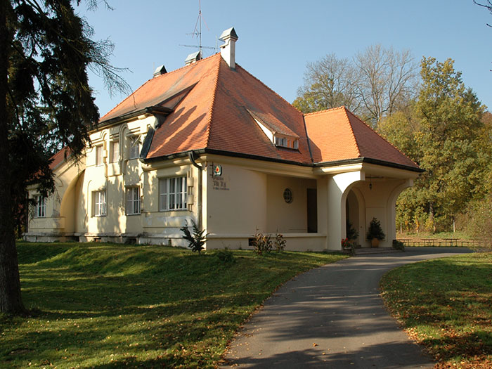 Penzion Vila Háj Třeština - budova