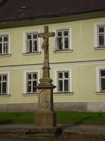 kříž na náměstí