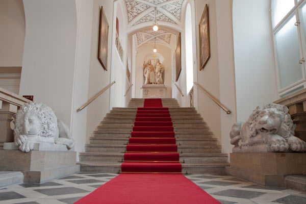 Arcibiskupský palác Olomouc - vstupní schodiště (foto Filip Macháček)