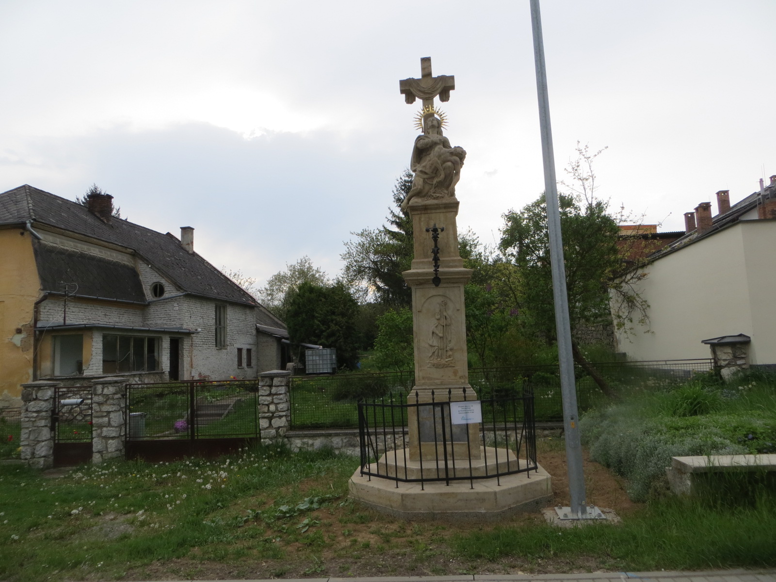 Kříž na ulici Hradské 