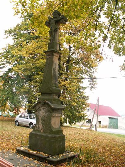Kříž u kostela Líšnice - Vyšehorky